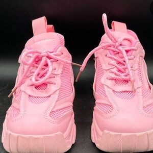 Women’s laced up pink shoes!